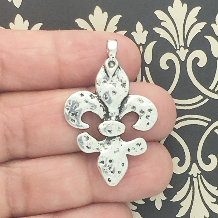 Bulk 25 Fleur De Lis Charms, Antique Silver Charms, New Orleans